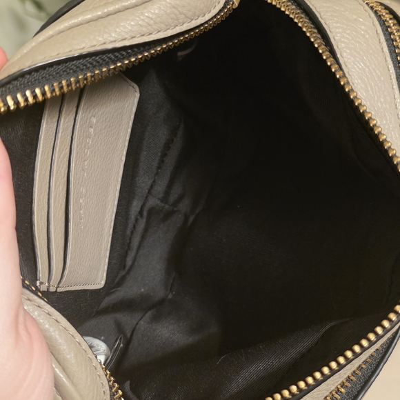 Marc Jacobs Softshot Taupe Black & Gold - Picture 8 of 11